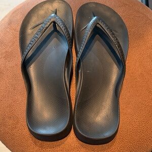 Archie’s Unisex Flip Flops M9/W10